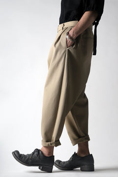 画像をギャラリービューアに読み込む, KAZUYUKI KUMAGAI Wide Tapered Trousers with Belt / Compact Strong Twill (BEIGE)