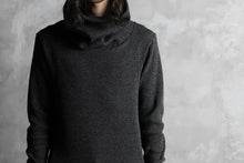 画像をギャラリービューアに読み込む, A.F ARTEFACT exclusive DUSTY WAFFLE DRAPED HIGH NECK TOPS (MELANGE BLACK)