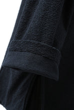 Load image into Gallery viewer, ISAMU KATAYAMA BACKLASH LONG SLEEVE CUT &amp; SEWN / RANDOM PILE FABRIC (NAVY)