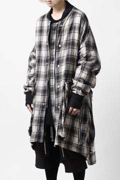 Load image into Gallery viewer, A.F ARTEFACT CHECK LONG MA-1 COCOON JACKET (BLACK x WHITE)