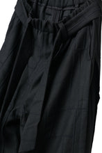 Load image into Gallery viewer, KLASICA VENT LAYERED FOLKLORE TROUSERS / BLACK BACK VENETIAN (BLACK STITCH)