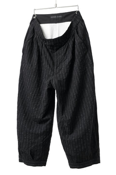 Load image into Gallery viewer, KLASICA GOSSE TWO TUCKED TROUSERS / LIGHT WEIGHT BLUR STRIPES (INK BLACK)
