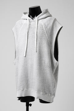 Load image into Gallery viewer, thomkrom SPLAY DYED SLEEVELESS HOODIE TOPS  / FRENCH TERRY ORGANIC (OFF WHITE)