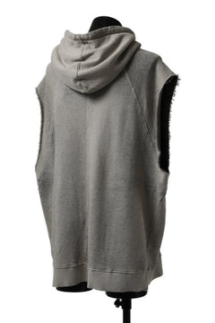 Load image into Gallery viewer, thomkrom SPLAY DYED SLEEVELESS HOODIE TOPS  / FRENCH TERRY ORGANIC (SAND)