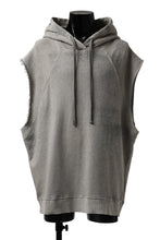 Load image into Gallery viewer, thomkrom SPLAY DYED SLEEVELESS HOODIE TOPS  / FRENCH TERRY ORGANIC (SAND)