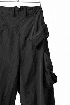 Load image into Gallery viewer, Y-3 Yohji Yamamoto CRINKLE CUFF CROPPED PANTS / POLYAMIDE (BLACK)
