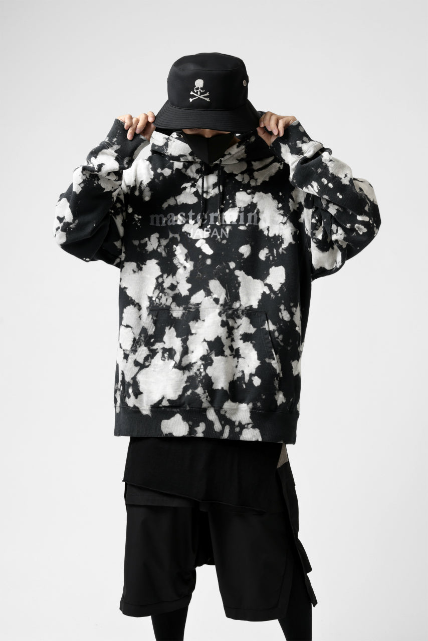 mastermind JAPAN SWEAT HOODIE / BLEACH - TIEDYE (BLACK x WHITE)