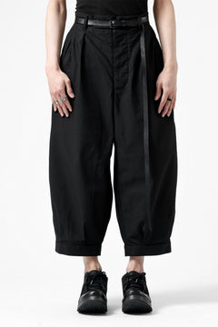 Load image into Gallery viewer, KLASICA GOSSE 2 TUCKED TROUSERS / DRY BLACK BACK TWILL (BLACK)