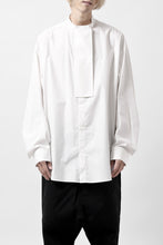 Load image into Gallery viewer, D-VEC WATER REPELLENT HIGH DENSITY BROAD NO COLLAR L/S SHIRT (WHITE)