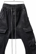 Load image into Gallery viewer, A.F ARTEFACT COATED CARGO SARROUEL-SKINNY PANTS / HI-STRETCH DENIM (BLACK)