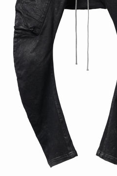 Load image into Gallery viewer, A.F ARTEFACT COATED CARGO SARROUEL-SKINNY PANTS / HI-STRETCH DENIM (BLACK)