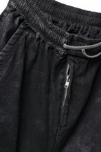 Load image into Gallery viewer, A.F ARTEFACT COATED CARGO SARROUEL-SKINNY PANTS / HI-STRETCH DENIM (BLACK)