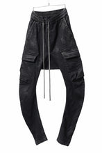 Load image into Gallery viewer, A.F ARTEFACT COATED CARGO SARROUEL-SKINNY PANTS / HI-STRETCH DENIM (BLACK)