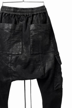 Load image into Gallery viewer, A.F ARTEFACT COATED CARGO SARROUEL-SKINNY PANTS / HI-STRETCH DENIM (BLACK)