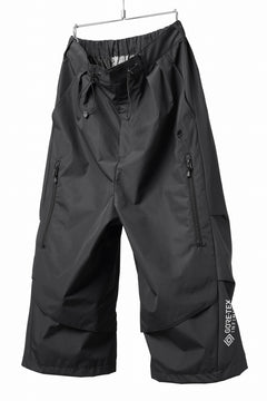 Load image into Gallery viewer, D-VEC x ALMOSTBLACK WIDE CROPPED TROUSERS / GORE-TEX INFINIUM™ POLARIS 2L (BLACK)