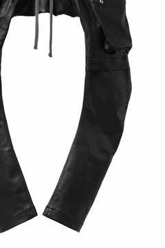 Load image into Gallery viewer, A.F ARTEFACT FLAP-DETAIL SLIM CARGO PANTS / STRETCH SHEEP LEATHER (BLACK)