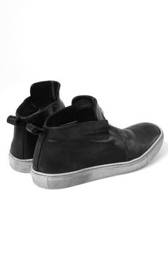 Load image into Gallery viewer, incarnation exclusive HORSE LEATHER ELASTIC SHORT SNEAKER (PIECE DYED BLACK x WHITE)