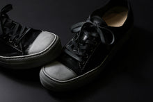 Load image into Gallery viewer, incarnation exclusive LOW CUT LACE UP SNEAKER / HORSE FULL GRAIN (OVER DYED BLACK)