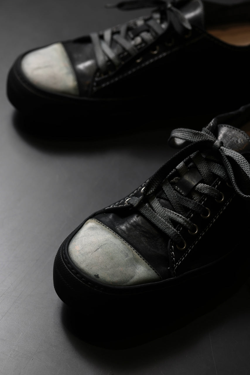 incarnation exclusive HORSE LEATHER LOW CUT LACE UP SNEAKER (PIECE DYED BLACK & WHITE CHIP)
