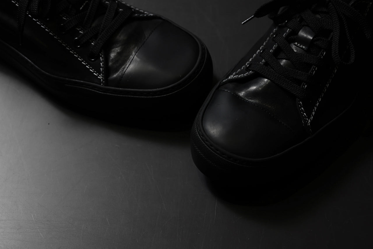 incarnation exclusive HORSE LEATHER LOW CUT LACE UP SNEAKER (PIECE DYED ALL BLACK)