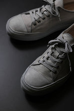Load image into Gallery viewer, incarnation exclusive HORSE LEATHER LOW CUT LACE UP SNEAKER (HAND DYED DIRTY WHITE)