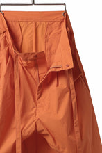 Load image into Gallery viewer, D-VEC WIDE FLARED SHORTS / W WATER REPELLENT NYLON TAFFETA (CLOWN FISH ORANGE)