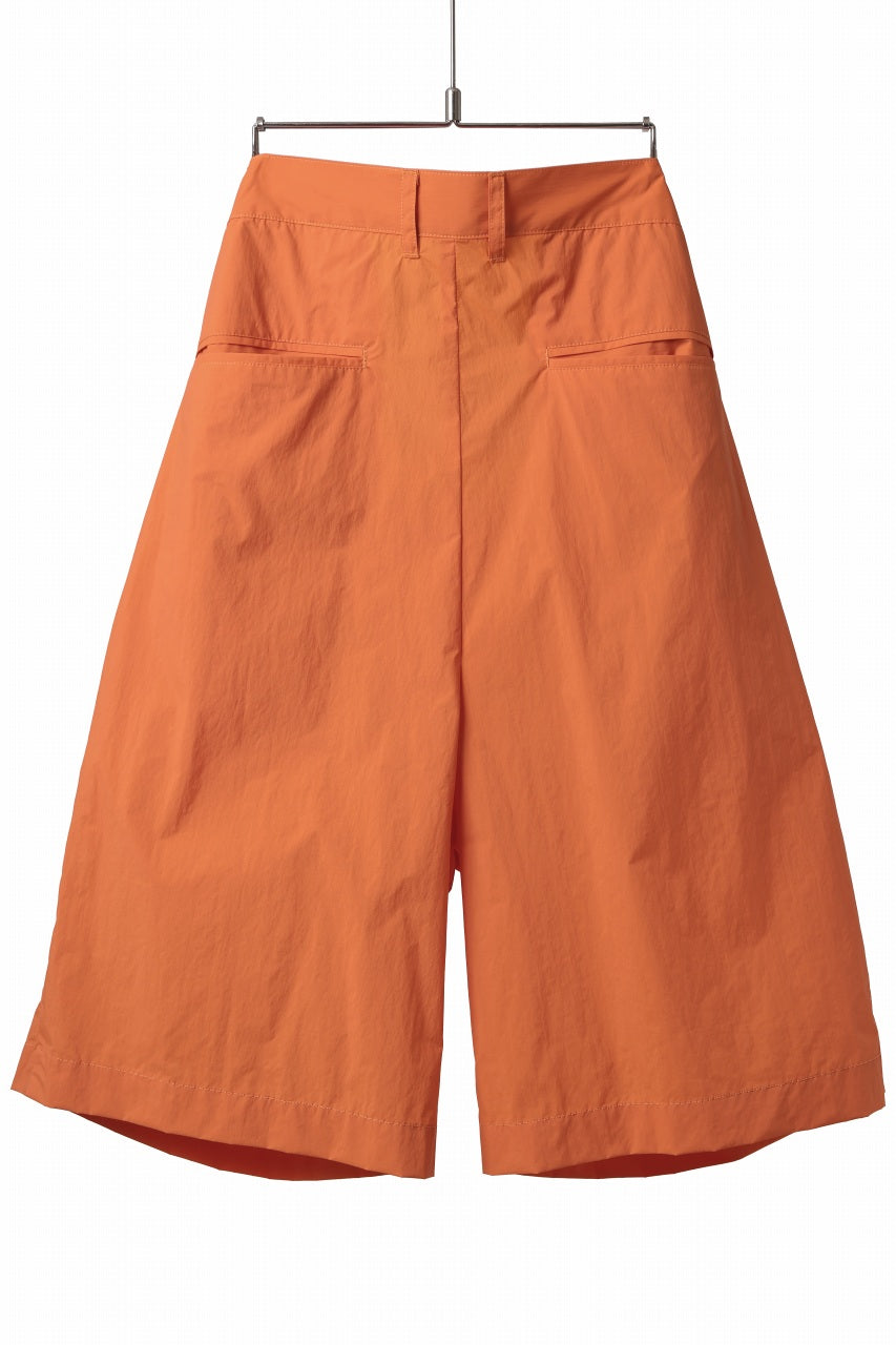 D-VEC WIDE FLARED SHORTS / W WATER REPELLENT NYLON TAFFETA (CLOWN FISH ORANGE)