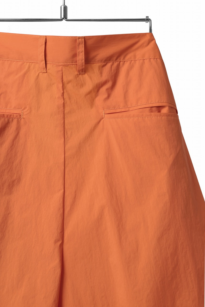 D-VEC WIDE FLARED SHORTS / W WATER REPELLENT NYLON TAFFETA (CLOWN FISH ORANGE)