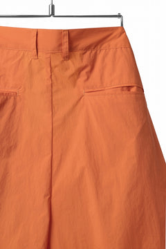 Load image into Gallery viewer, D-VEC WIDE FLARED SHORTS / W WATER REPELLENT NYLON TAFFETA (CLOWN FISH ORANGE)