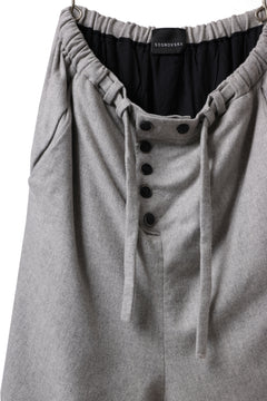 画像をギャラリービューアに読み込む, SOSNOVSKA CASHMERE WHITENED PANTS (LIGHT GREY)