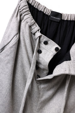 画像をギャラリービューアに読み込む, SOSNOVSKA CASHMERE WHITENED PANTS (LIGHT GREY)