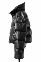 Load image into Gallery viewer, A.F ARTEFACT SHEEP SKIN LEATHER HIGH-NECK SHORT DOWN JACKET (BLACK)