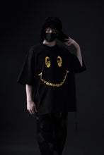 Load image into Gallery viewer, mastermind JAPAN FACE LOGO TEE / BOXY FIT (BLACK)