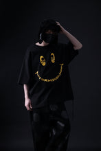 Load image into Gallery viewer, mastermind JAPAN FACE LOGO TEE / BOXY FIT (BLACK)