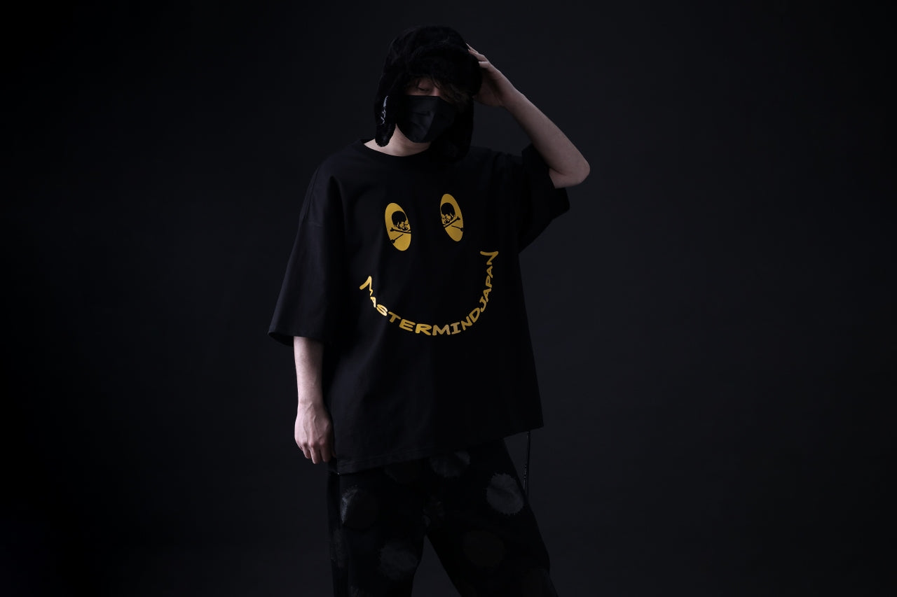 mastermind JAPAN FACE LOGO TEE / BOXY FIT (BLACK)