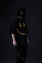 Load image into Gallery viewer, mastermind JAPAN FACE LOGO TEE / BOXY FIT (BLACK)