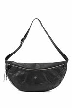 Load image into Gallery viewer, m.a+ large slice belt bag / BY302/CUP0,7 (BLACK)