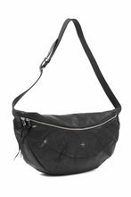 Load image into Gallery viewer, m.a+ large slice belt bag / BY302/CUP0,7 (BLACK)