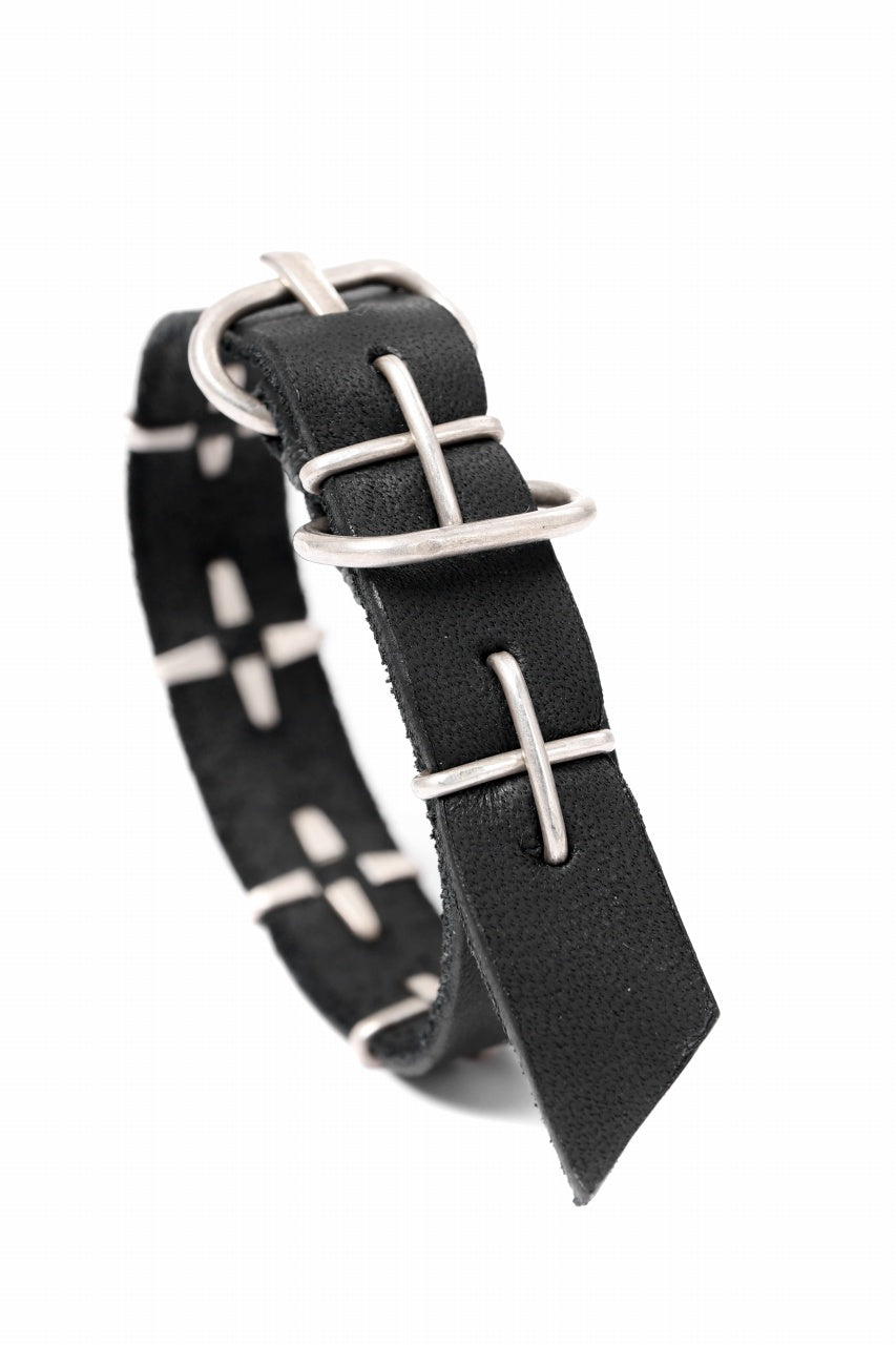 m.a+ thin silver cross studded wrist band / A-F2BL1/ GR2,0 (BLACK)