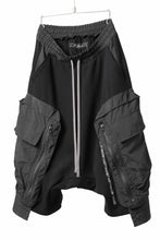 Load image into Gallery viewer, A.F ARTEFACT MILITARY CARGO SARROUEL SHORTS / BOMBER HEAT® + NYLON (BLACK)