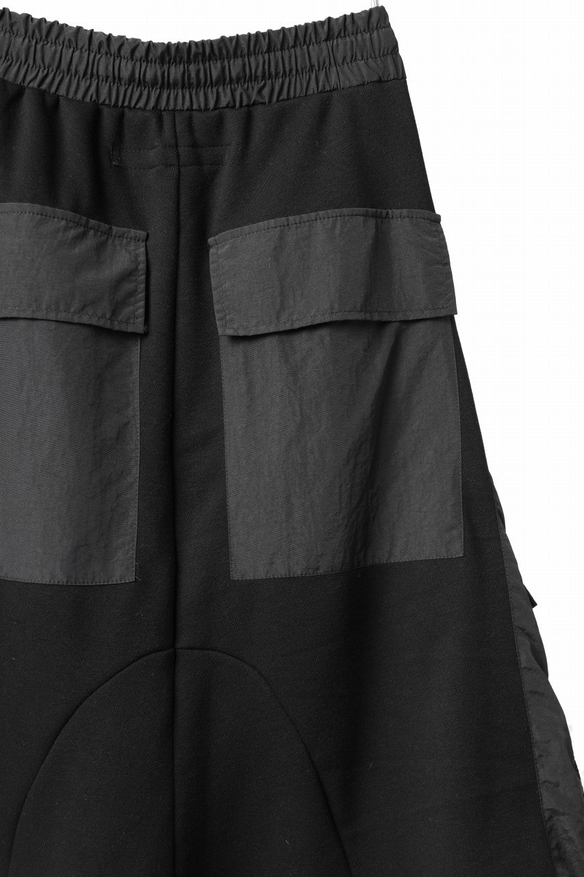 A.F ARTEFACT MILITARY CARGO SARROUEL SHORTS / BOMBER HEAT® + NYLON (BLACK)