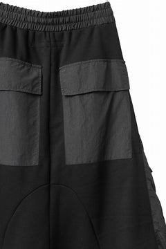 Load image into Gallery viewer, A.F ARTEFACT MILITARY CARGO SARROUEL SHORTS / BOMBER HEAT® + NYLON (BLACK)