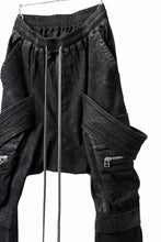 Load image into Gallery viewer, A.F ARTEFACT COATED FLAP-DETAIL SLIM CARGO PANTS / HI-STRETCH DENIM (BLACK)