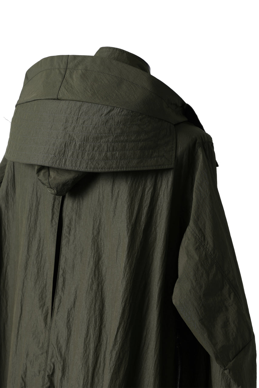 Load image into Gallery viewer, A.F ARTEFACT HOODIE LONG ZIP COAT with DETACHABLE POCKET POUCH (KHAKI)
