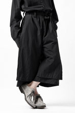 Load image into Gallery viewer, KLASICA VENT LAYERED FOLKLORE TROUSERS / HAND DYED COTTON-LINEN (BLACK)