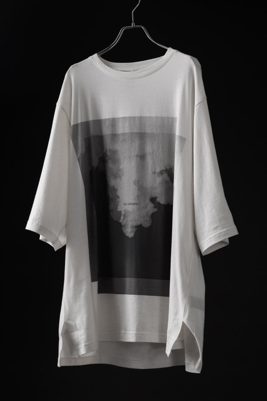 Load image into Gallery viewer, FIRST AID TO THE INJURED &quot;THE HIDDEN&quot; GRAPHIC T-SHIRT / COLD DYED (TURTLEDOVE)
