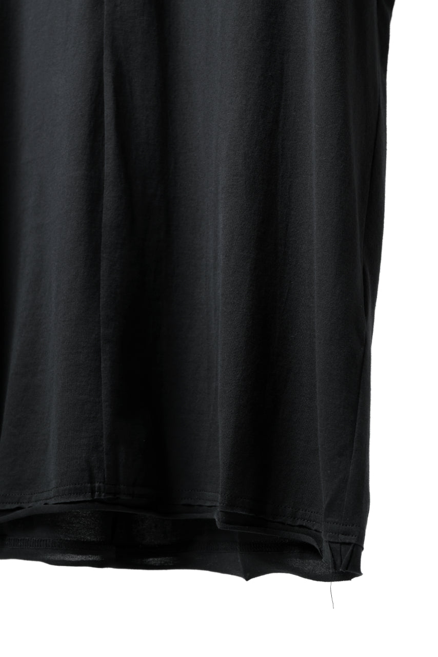 Load image into Gallery viewer, Hannibal. Hidden Button Placket T-Shirt / adrian 111. (DRY BLACK)