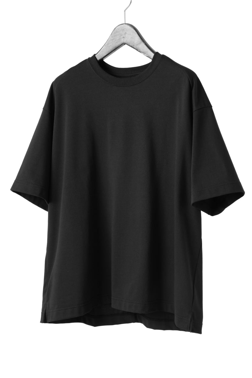 Load image into Gallery viewer, CAPERTICA OVERSIZED H/S TEE / SUVIN COTTON COMPACT JERSEY (BLACK)