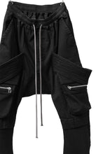 Load image into Gallery viewer, A.F ARTEFACT CARGO SAROUEL SKINNY PANTS / STRETCH COTTON DENIM (BLACK)