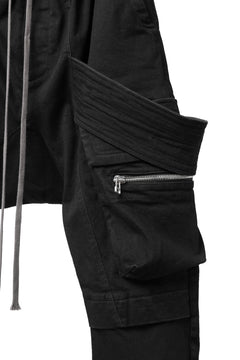 画像をギャラリービューアに読み込む, A.F ARTEFACT FLAP-DETAIL SLIM CARGO PANTS / HI-STRETCH DENIM (BLACK)